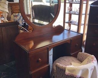 Antique Mahogany Vanity with Round Mirror. This vanity has a matching Drop-Leaf Night Stand, Poster Bed, and Chest of Drawers