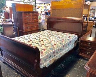 BASSETT FURNITURE CO. Queen Size Sleigh Bed, with Matching Chest of Drawers, Night Stand, Dresser w/Mirror