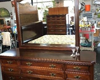 Matching Mahogany Dresser that goes with Sleigh Bed