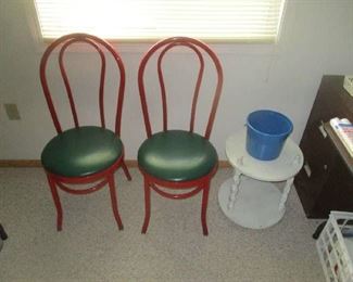 Chairs and end table
