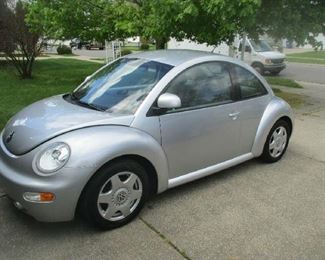 1998 Volkswagen Beetle 5 speed manual transmission, 46600 miles, one owner, very good condition