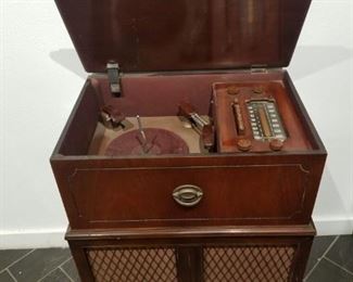 Vintage Stereo and record player
