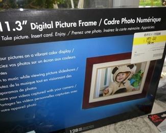 Digital Picture Frame - great gift!