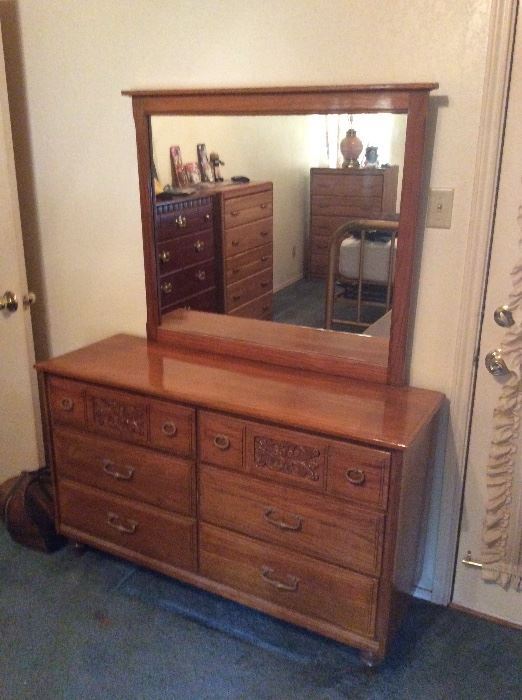 Wood dresser w/mirror 