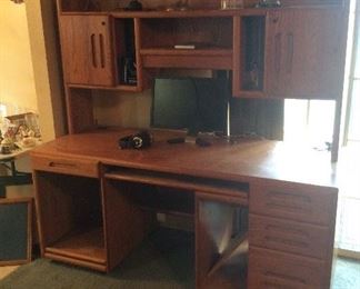 Large wooden desk/work station 