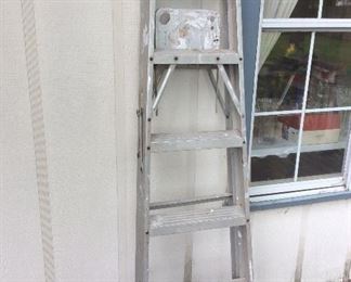 Aluminum ladder 