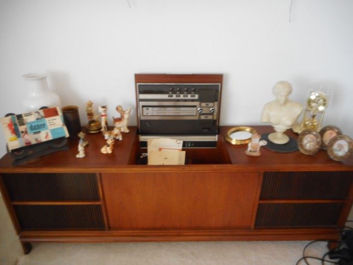 Gorgeous Mid Century Console, Motorola WORKING AM FM Stereophonic , Phonograph. Sounds GREAT!