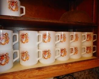 Essom Put a Tiger in Your Tank, Promo Fire King Mugs
