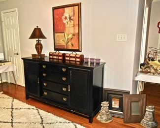 DRESSER, DECOR