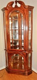 LIGHTED DISPLAY CABINET