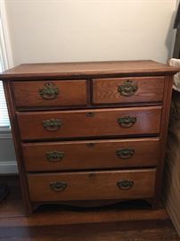 VINTAGE CHEST OF DRAWERS