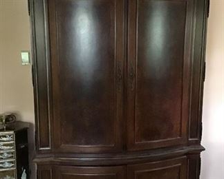 Neoclassic style cabinet
