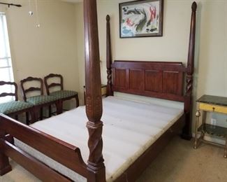 Queen size four poster bed