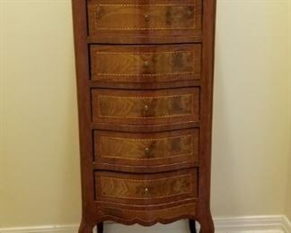 Small chest of drawers for trinkets