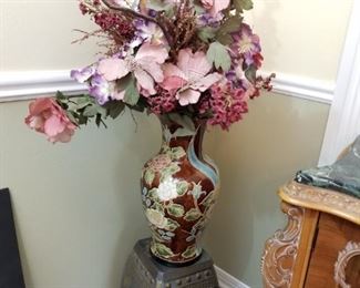 decorative vase and stand