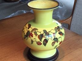 Beautiful 10 inch Andō Jubei Cloisonne vase 