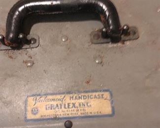 Label on top Graflex case