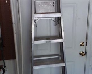 6 ft. Aluminum step ladder