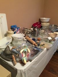 Lots of kitchen items to choose from 