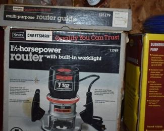 Craftsman 1 1/2 hp router with Built-in worklight