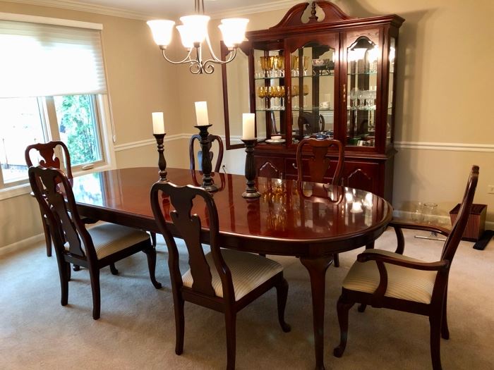Lovely Thomasville Dining Set - take the plunge and update your set!