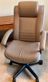 Now THIS is an office chair! Wowsa