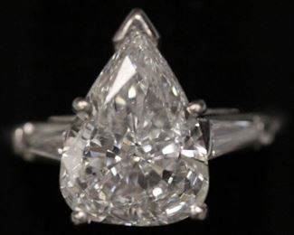 LOT #5042 - LADY'S PEAR SHAPED DIAMOND PLATINUM RING, 6.4 G