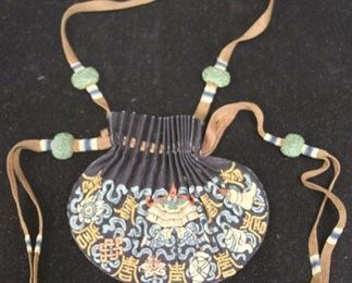 LOT #5284 - LATE QING DYNASTY SILK EMBROIDERED HANDBAG