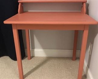 Cute pink desk!