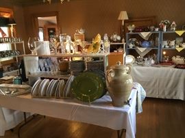 Williams Sonoma dinner plates, salad plates, bowls, serving pieces & glasses.