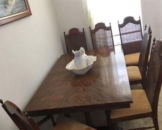 Dining Room table w/6 chairs & leaf