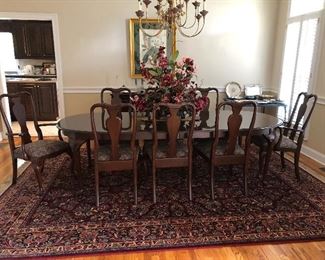Beautiful Bassett Furniture Company large dinning room table w/8 chairs. Karastan ‘Red Sarouk’ 100% premium , worsted wool pile.    8.8 x12