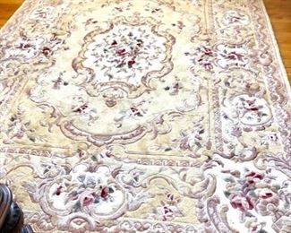 Large 10X7 rug in excellent condition