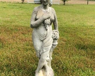 Large amount of outdoor concrete ornamental lawn items