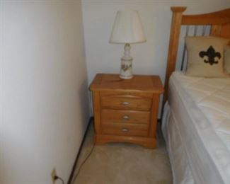 end  table  for  bedroom  set,  lamp