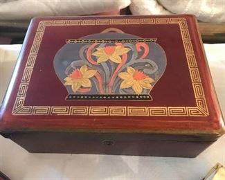 Vintage lacquered dresser box
