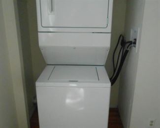 Stack washer/dryer