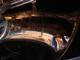 Lookit that! It says something but I can't read it!