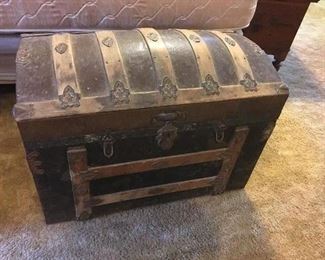 barrel top trunk Pirate's Treasure Chest