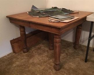 5 legged golden oak extension table with leaves