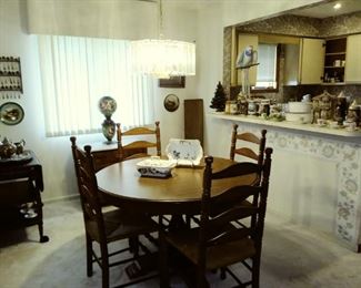 lovely table w/4 ladderback chairs, 2 leaves