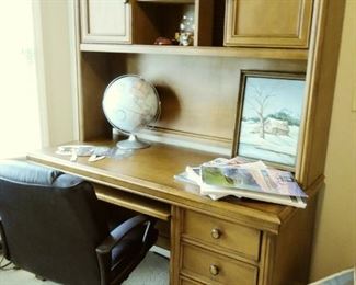 desk w/hutch