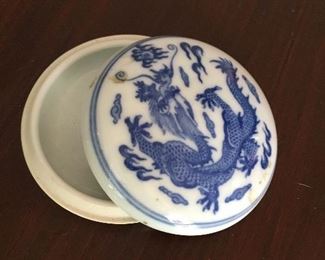  Asian blue & white dragon covered dish (2)