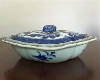 Chinese covered blue & white dish
