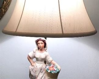 Vintage figurine lamp