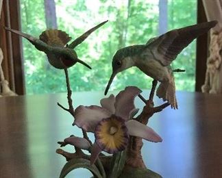 Mururi Ruby-throated hummingbird figurine