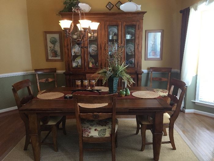 Dining Room Table & 6 Chairs. China Hutch.