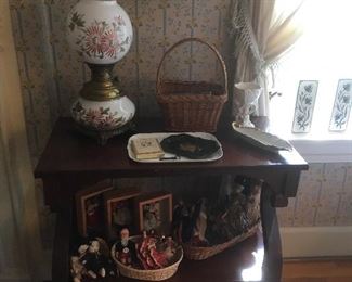 Antique Desk, Antique Gone with the Wind Lamp,Antique Dolls.