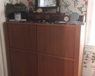 Mid-Century Dresser., Men's Items. Antique Dresser Mirror.