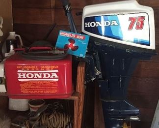 1983 Honda 75 outboard motor - with gas can & manual. Very clean!